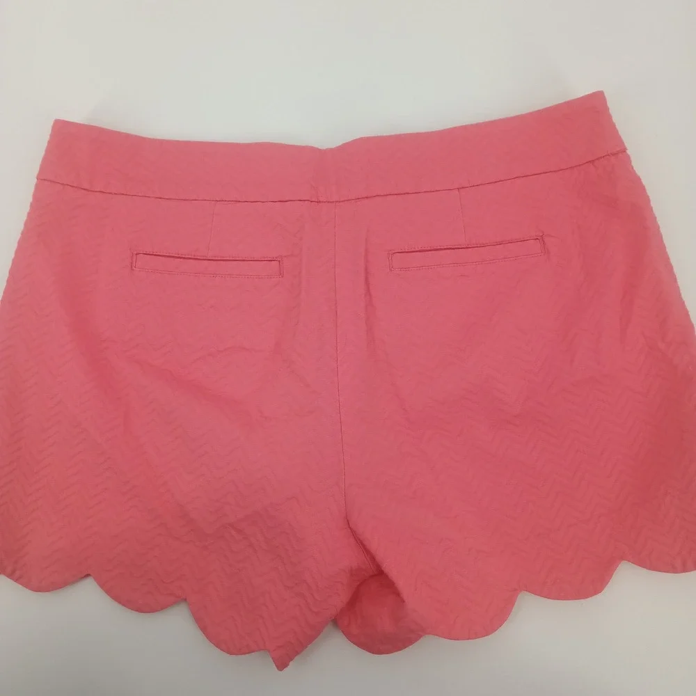 Crown & Ivy Pink Scalloped Hem Chevron Textured Shorts Womens Size 6 Coral‎